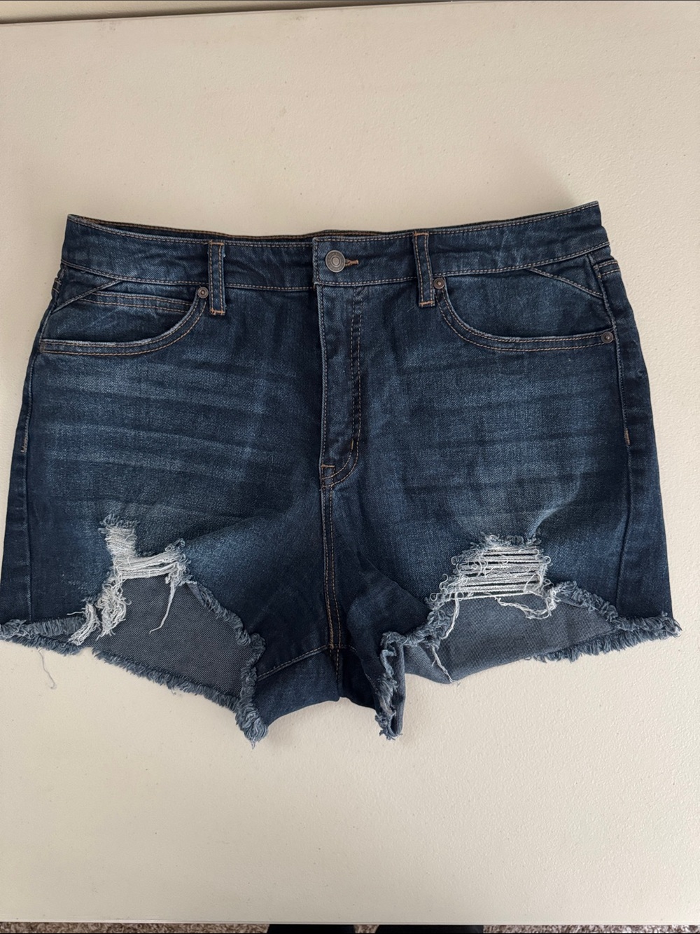 😉 oh hi’ shorts by Sofia vergara